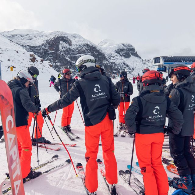 Skifahrergruppe mit Aldiana Skikleidung